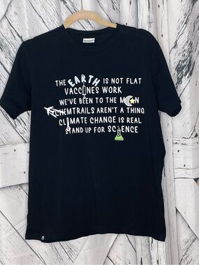 8 Billion Trees Stand Up For Science Graphic T-Shirt Unisex Size M